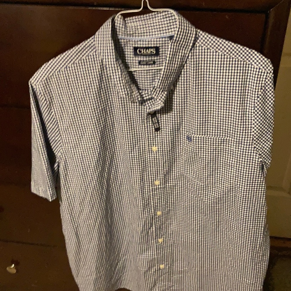 Men’s Chaps Easy Care XXL short sleeve button up shirt worn one time!